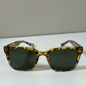 Tommy Hilfiger Women’s Brown Tortoise Chic Classic Classy Sunglasses